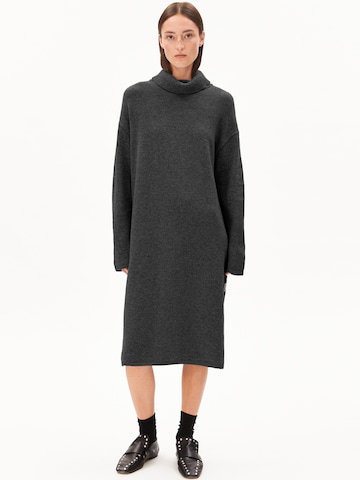 Robes en maille ARMEDANGELS en gris