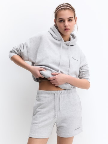 Regular Pantalon Pull&Bear en gris