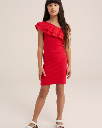 Rochie de la WE Fashion pe roșu