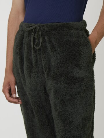Loungeable Tapered Pyjamahose in Grün