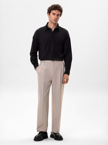 Antioch Regular fit Button Up Shirt in Black