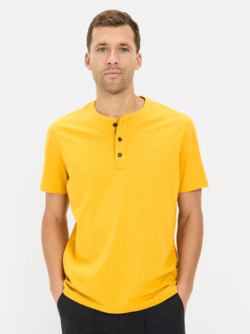 CAMEL ACTIVE Kurzarm Henley aus Organic Cotton in Gelb: Vorderseite
