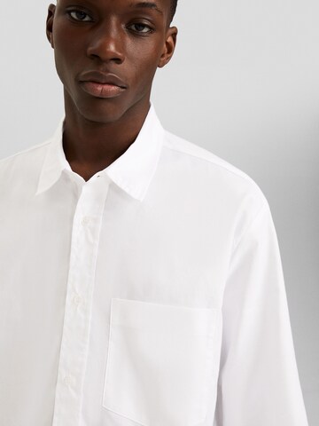 Bershka Regularny krój Koszula w kolorze biały