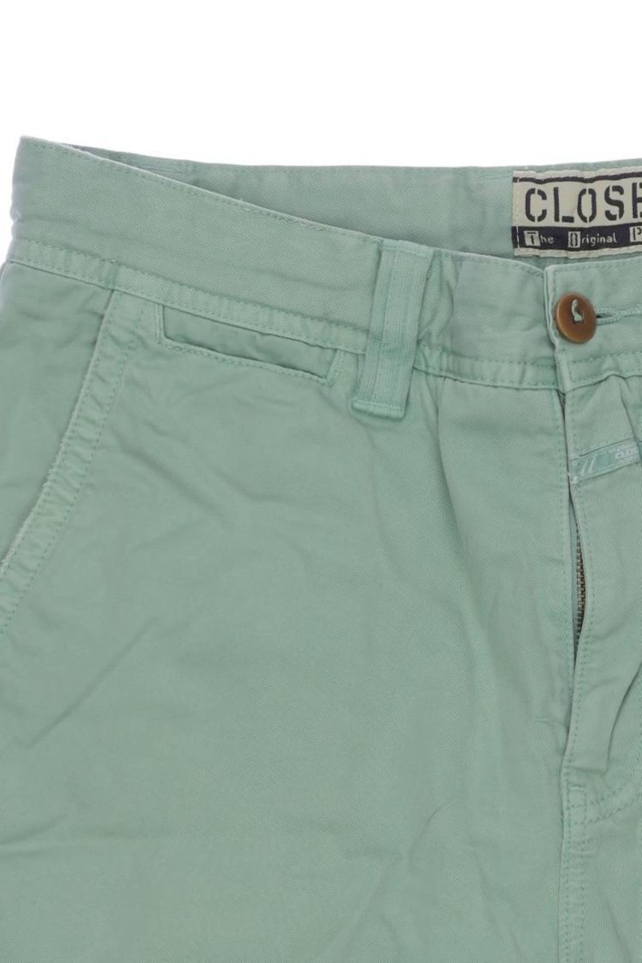 Closed Shorts in 30 in Green