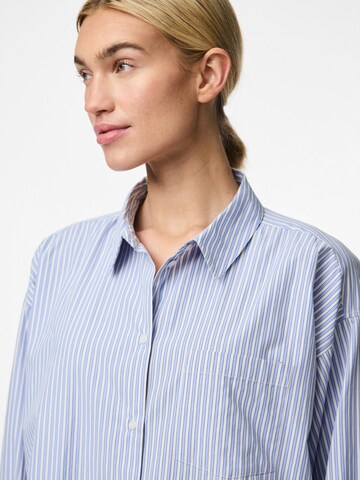 PIECES Bluse 'FEMME' i blå