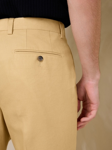 Next - regular Pantalón de pinzas 'N. Premium' en amarillo