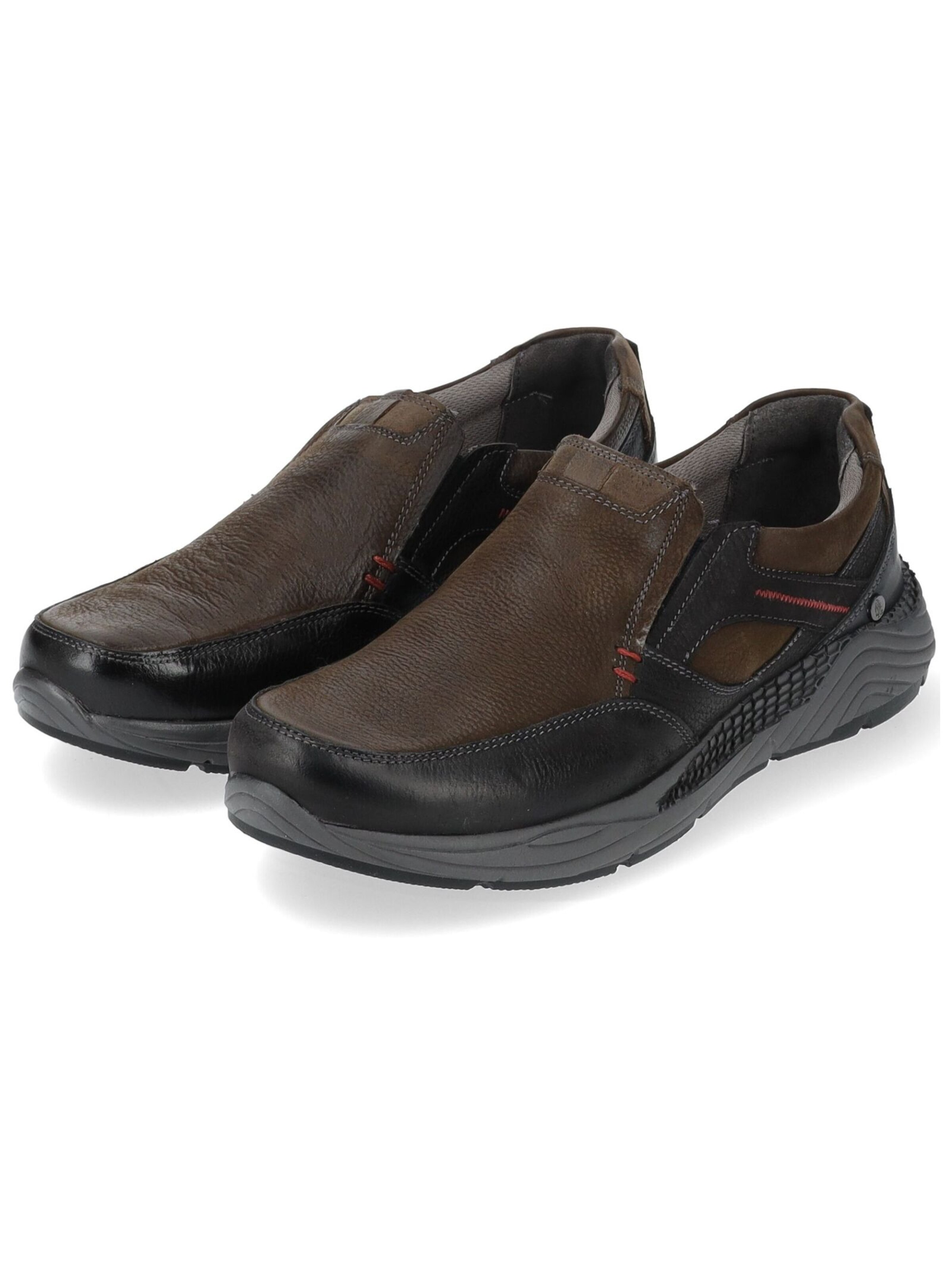 HUSH PUPPIES Classic Flats in Brown