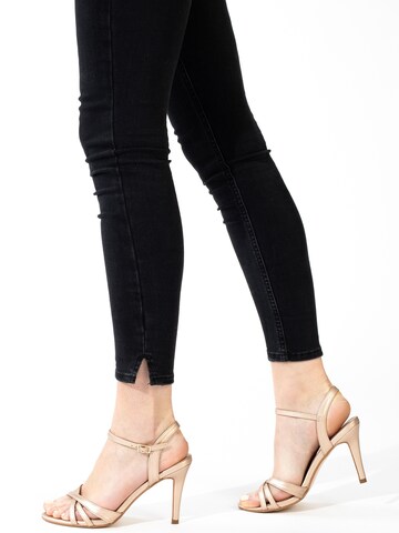 Celena - Sandalias 'Ciara' en oro: frente