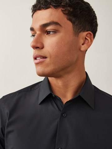 Next Slim Fit Hemd in Schwarz