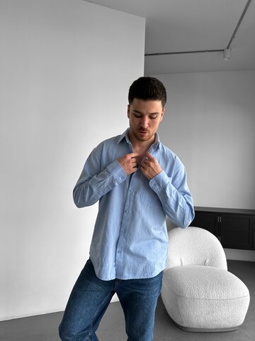 Fit confort Chemise 'Regular Fit Cotton Pocket Shirt - Blue' Kleidermafia en bleu