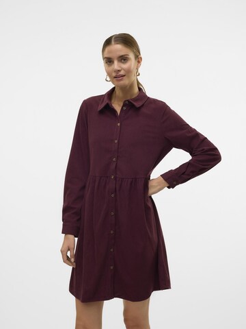 Robe-chemise 'VILJA ' VERO MODA en rouge : devant