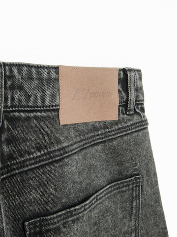 melns NoWear Platas staras Džinsi