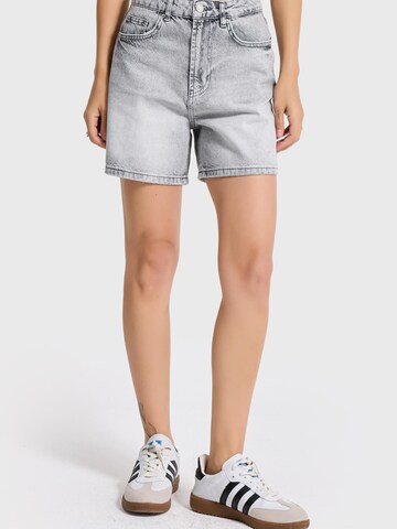 IT'S BASIC Regular Jeans 'Mini Denim Short' in Grijs