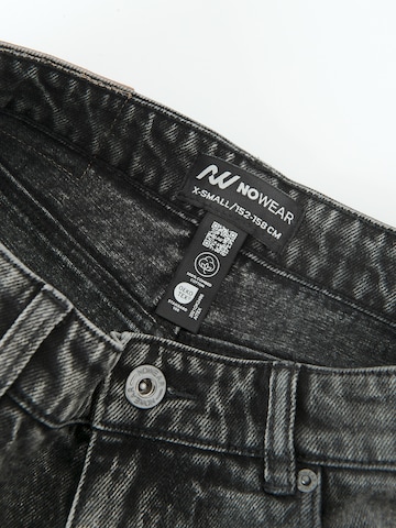 melns NoWear Platas staras Džinsi