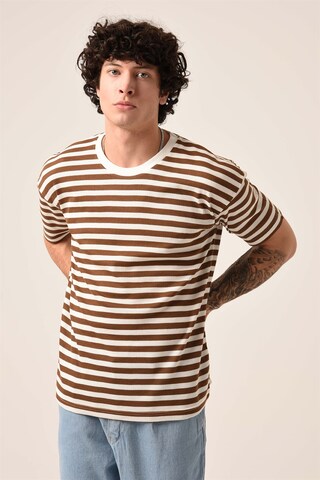 T-Shirt Antioch en marron : devant