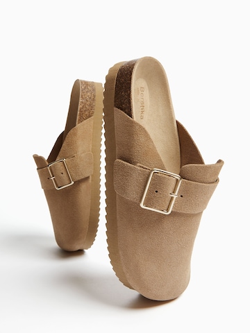 Bershka Clogs in Beige