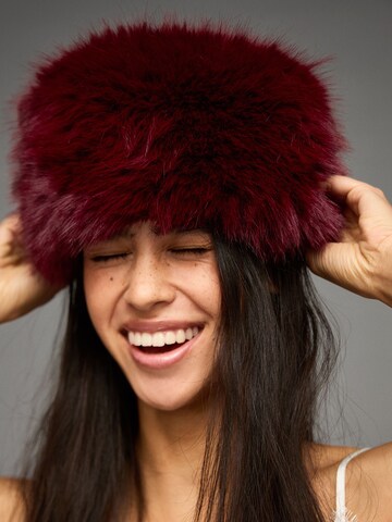 Bershka Beanie in Red