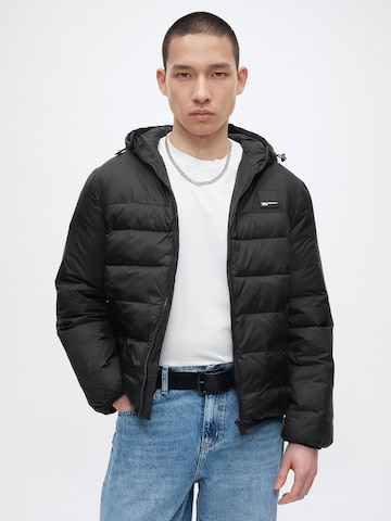 KARL LAGERFELD JEANS Välikausitakki värissä musta