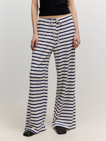 EDITED Wide leg Broek 'Sanya' in Blauw: voorkant