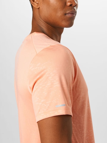 NIKE - Camiseta funcional 'Miler Run Division' en naranja