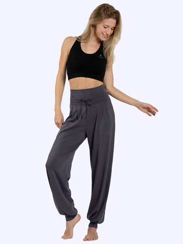 Magadi Loose fit Workout Pants 'Florence' in Grey