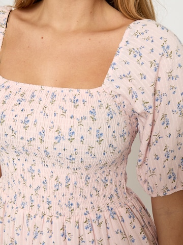 Robe 'Anni' minus en rose