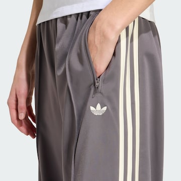ADIDAS ORIGINALS - Loosefit Pantalón deportivo 'Firebird' en marrón