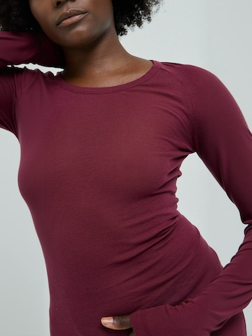 Tricou de la Seamless Basic pe roșu