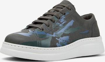CAMPER - Sapatilhas baixas 'Runner Up' em cinzento: frente