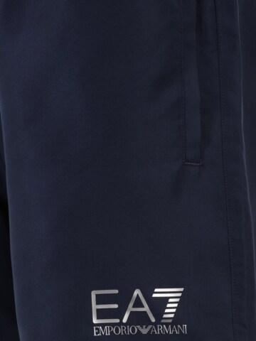 Pantaloncini da surf di EA7 Emporio Armani in blu