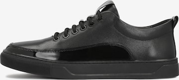 Sneaker bassa di Kazar in nero: frontale