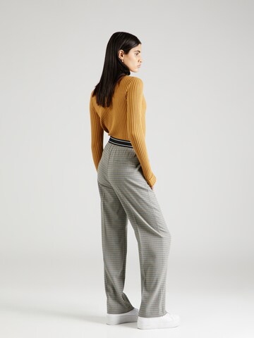 Wide leg Pantaloni con piega frontale di QS in beige