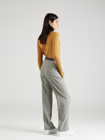 Wide leg Pantaloni con piega frontale di QS in beige