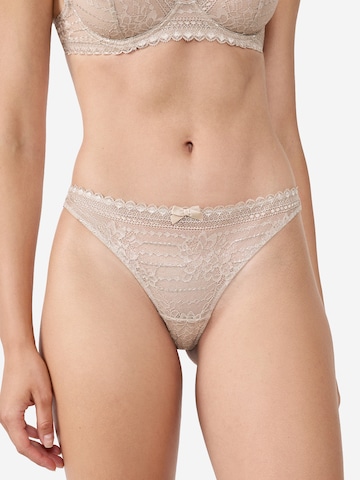 String di ETAM in beige: frontale