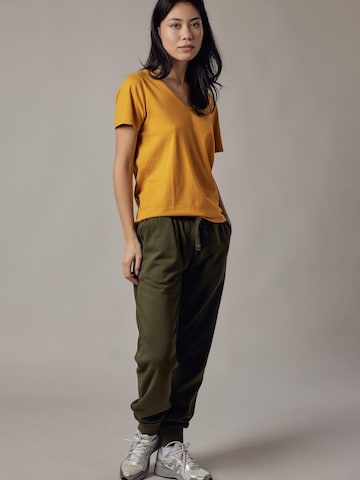 Maglietta 'T-Shirt Scollo Profondo' di OWN Off With Nature in marrone