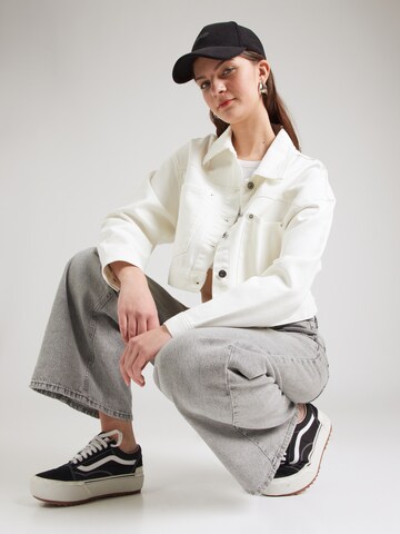VANS - Chaqueta de entretiempo 'Raynes' en blanco