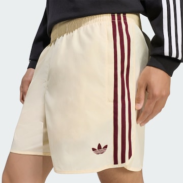 ADIDAS ORIGINALS - Regular Calças 'Sprinter' em amarelo