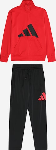 ADIDAS SPORTSWEAR Тренировочный костюм 'Essentials' в Красный: спереди