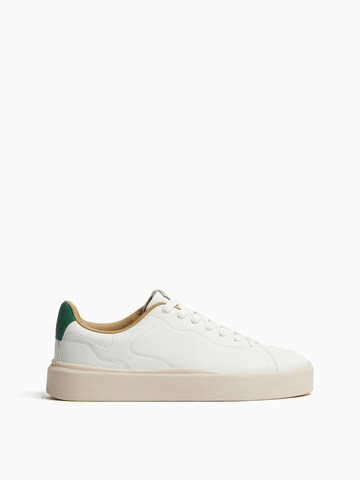 Sneaker bassa di Bershka in bianco