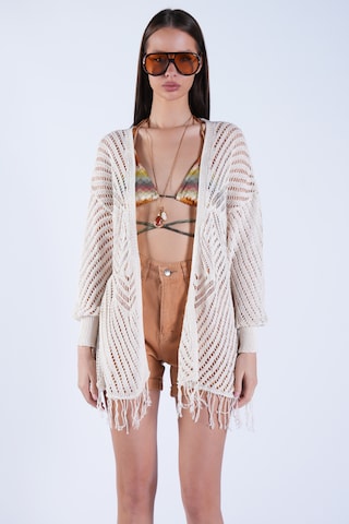 Trend Alaçatı Stili Strickjacke in Beige: Vorderseite