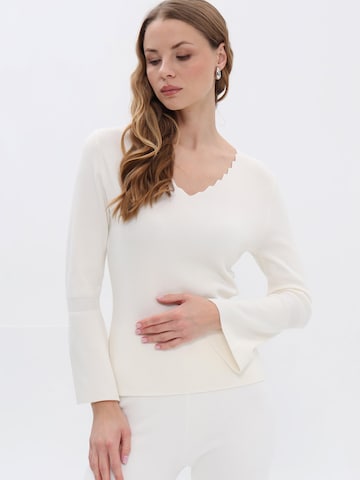 Passioni Sweater in White: front