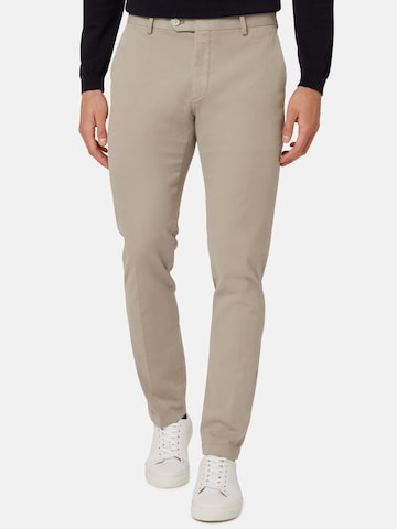 Boggi Milano Slim fit Chino trousers in Beige: front
