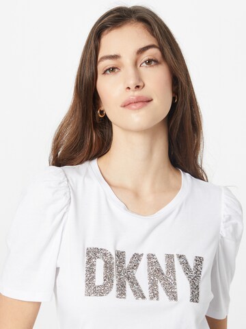 Tricou de la DKNY pe alb