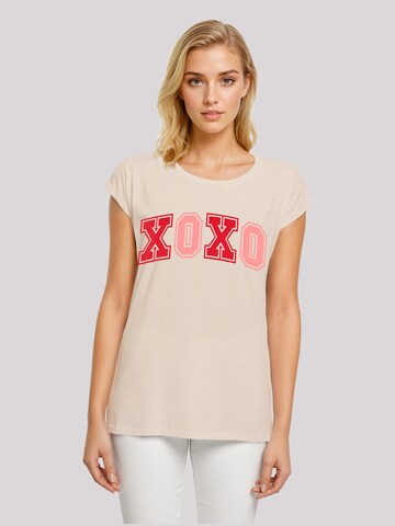 T-shirt 'Xoxo Varsity College Style Valentinstag' F4NT4STIC en beige : devant