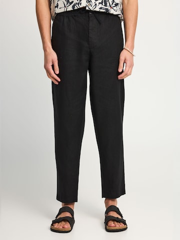 Loosefit Pantalon chino Funky Buddha en noir : devant