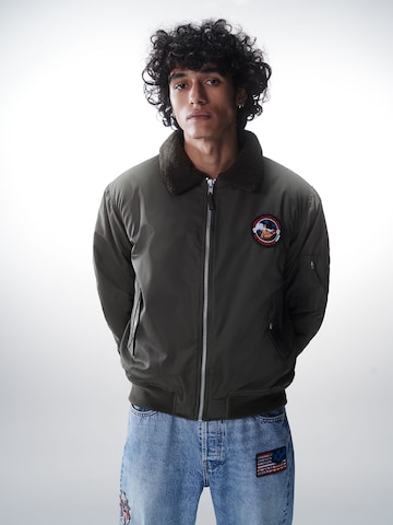 Luka Sabbat for ABOUT YOU Between-Season Jacket 'Benno' in Green: front