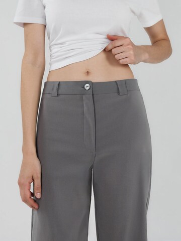 Regular Pantalon 'Hose' Hiccup en gris