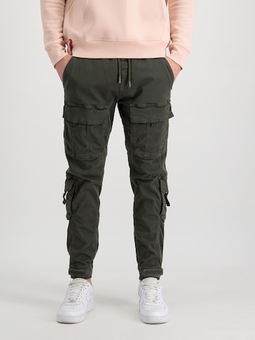 Tapered Pantaloni cu buzunare de la ALPHA INDUSTRIES pe gri: față