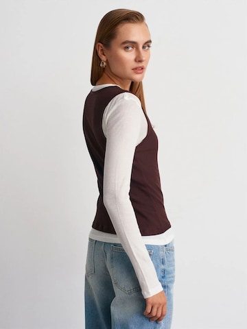 Dilvin Top in Brown