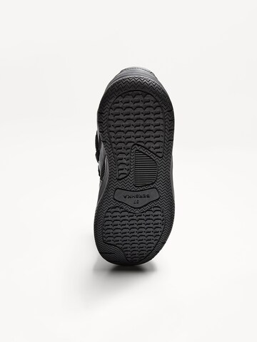 Baskets basses Bershka en noir